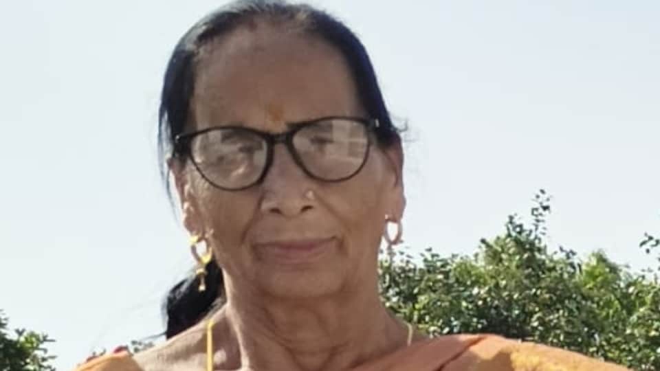 Retired sub inspector suicide with his wife couple bodies were hanging from fan blade In meerut