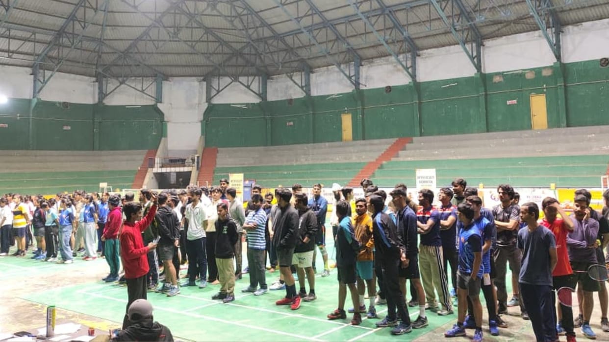sports news in Varanasi BHU badminton competition and athletics of Vedapathi and BHU Cricket match