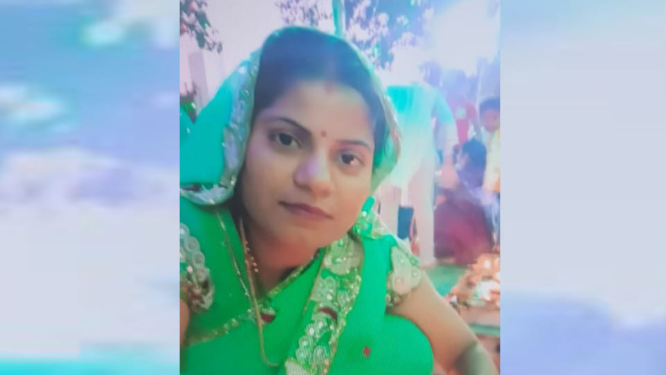 Auraiya Accident: A dumper loaded with gravel crushed a woman riding a scooter, died