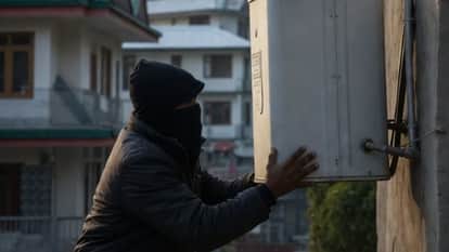 Shimla News Five geysers stolen from former minister house in Jakhu