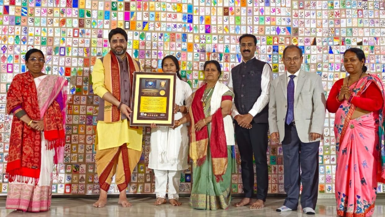 Panini Girls College student Swarna wrote Om in 5555 ways registered in Eurasia World Record in varanasi