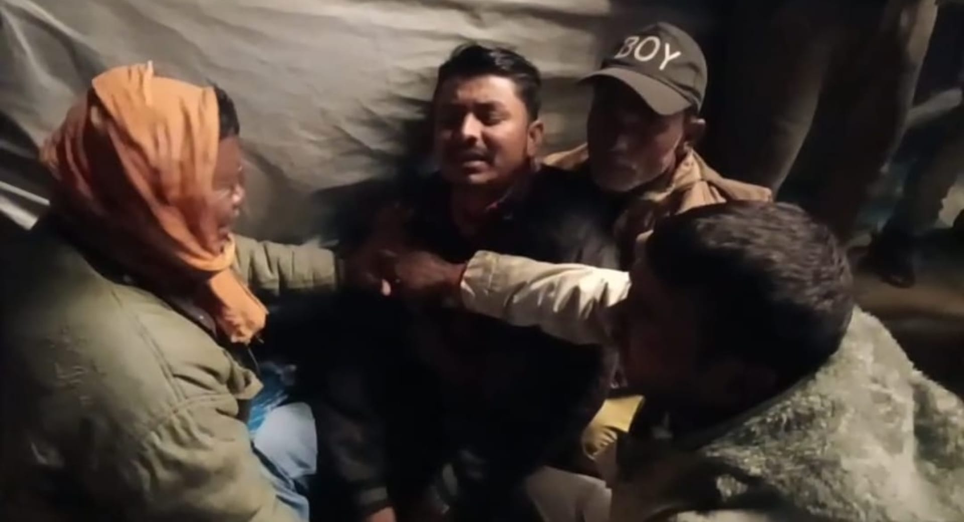 शोकाकुल परिजन