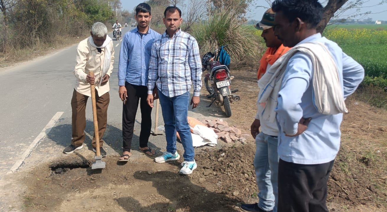 Impact of Amar Ujala Report: PWD Repairs Dangerous Pothole on Kanwar Yatra Route