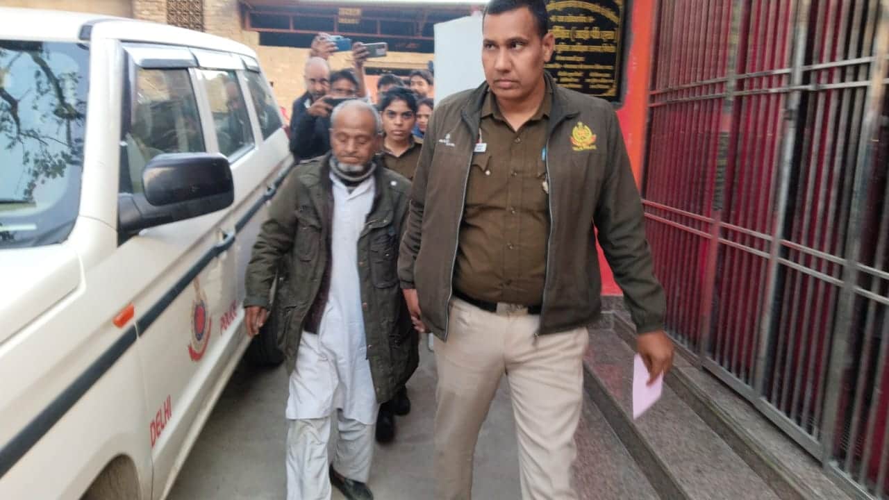 Delhi triple murder accused tantrik Kamaruddin used to give dangerous poison in laddus