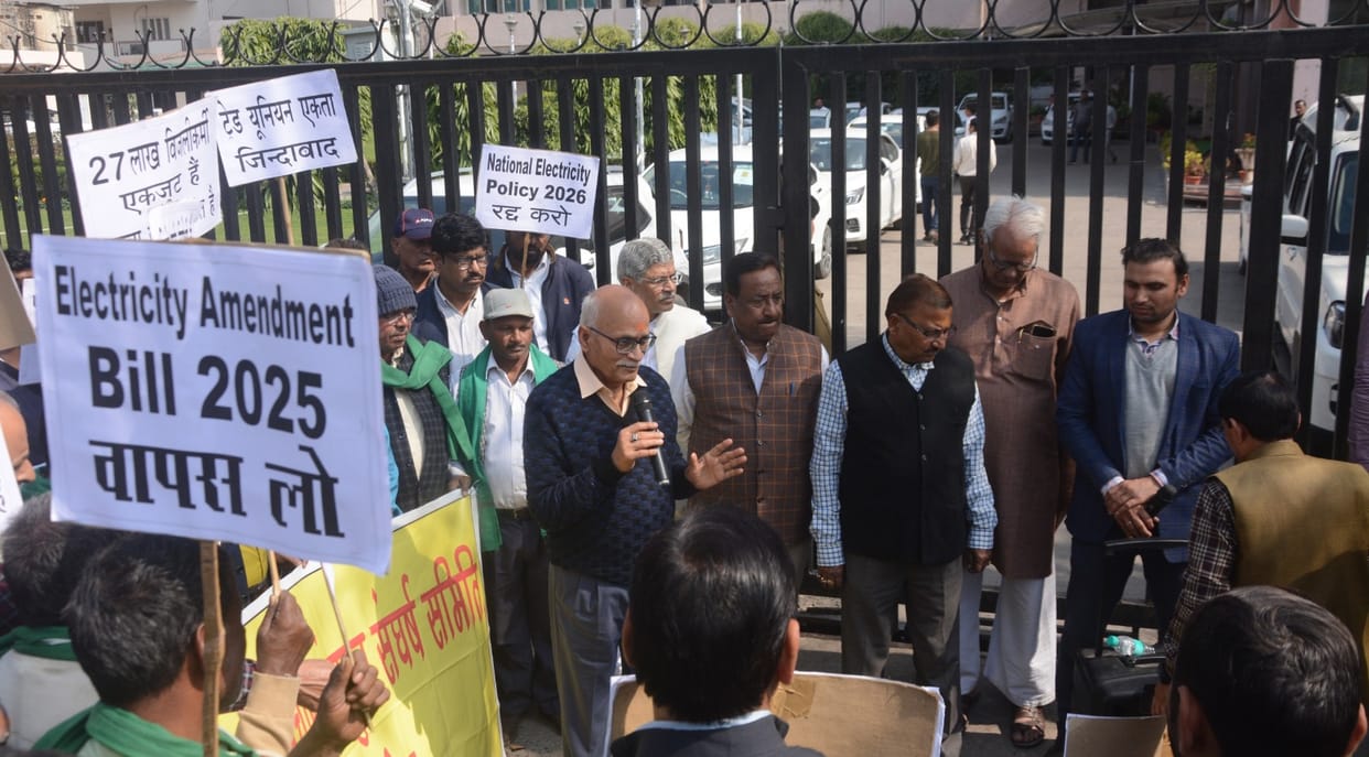 UP: Power workers protest across the state against privatization, threaten to fill jails if tenders are issued