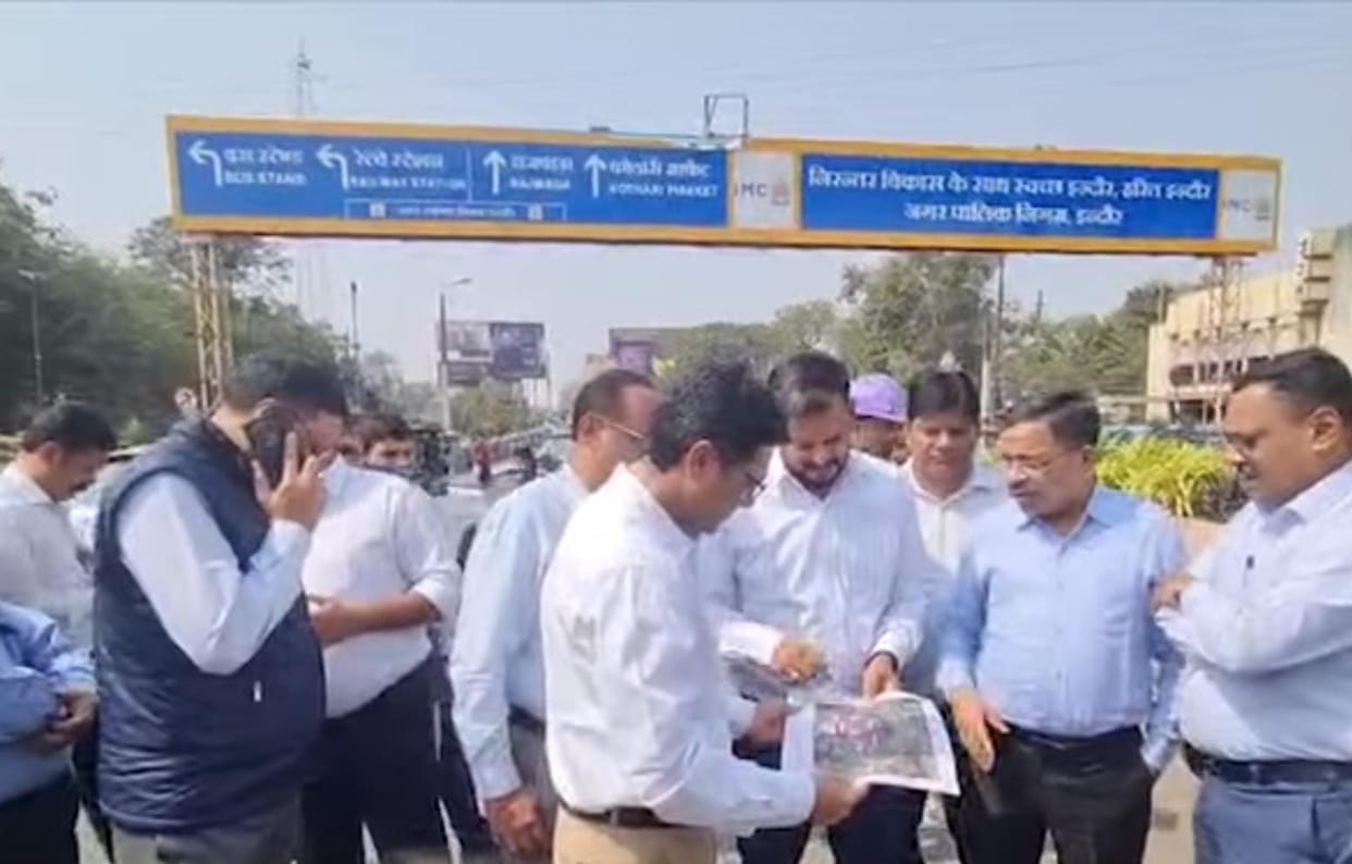 Indore News: A six-lane bridge will be built at Regal Tiraha in Indore, officials visited.