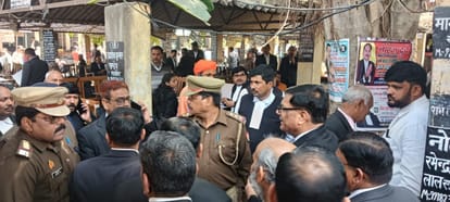 Yogi said it was foolish to expect anything from the opposition. Akhilesh said the BJP held a secret meeting a