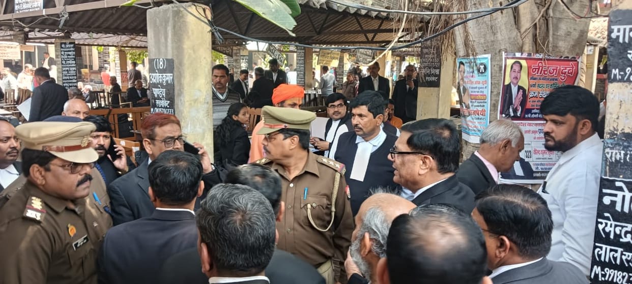 UP: Another bomb threat to Lucknow court, ISI mentioned in email; second threat mail in three days