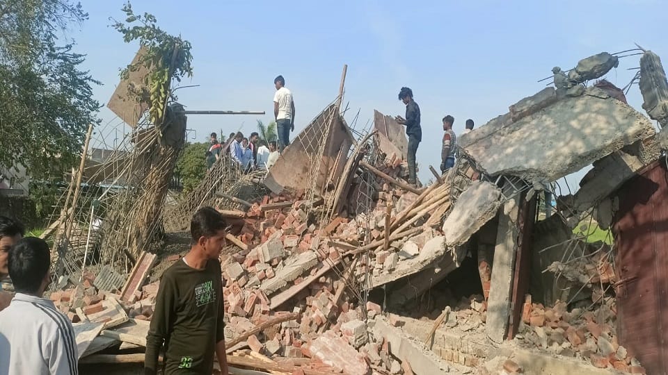 Linter of under-construction house collapses in Firozabad