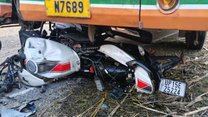 Meerut: Two brothers of Ashiana Colony going to Mawana were crushed by a roadways bus, died on the spot