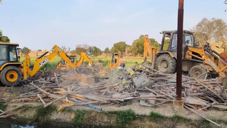 lintel under construction collapsed in Firozabad girl died and 13 people injured