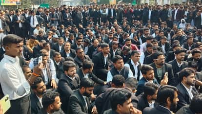 Farooq murder case: Lawyers outraged over the murder of a colleague in Rampur; SP removes SHO