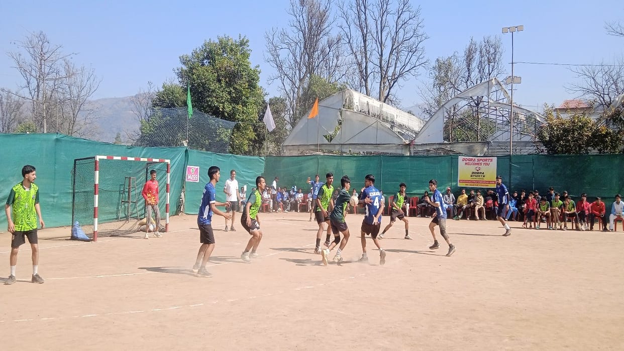 Bilaspur: Kinnaur, Mandi and Solan districts started with victory in the state level handball competition.