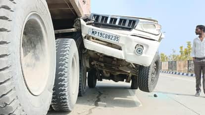 Major accident on NH-30 in Maihar Bolero rams into trailer from behind 6 devotees injured in Maihar