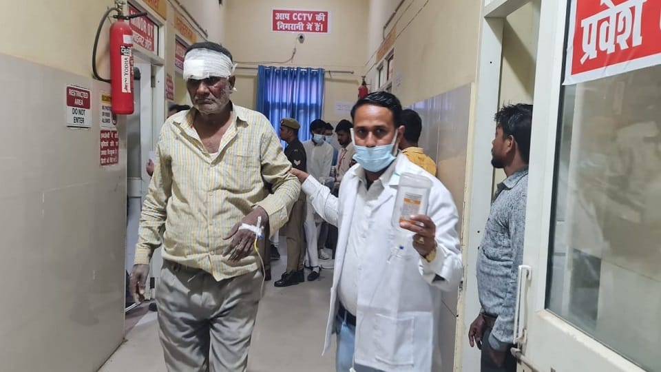 lintel under construction collapsed in Firozabad girl died and 13 people injured