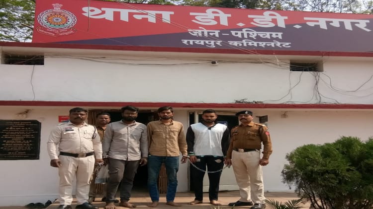 रायपुर में नशे के सौदागरों पर पुलिस का शिकंजा: दशहरा मैदान से 94 शीशी प्रतिबंधित सिरप के साथ तीन गिरफ्तार
