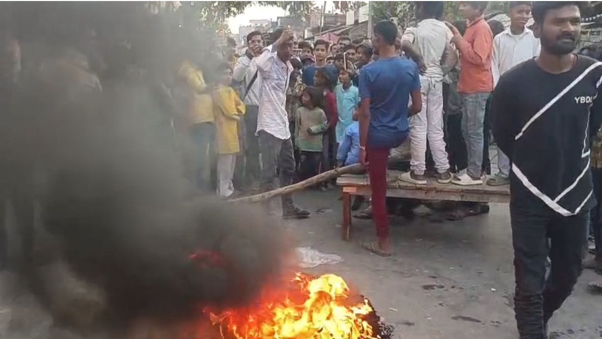 लूट के बाद लोगों में आक्रोश