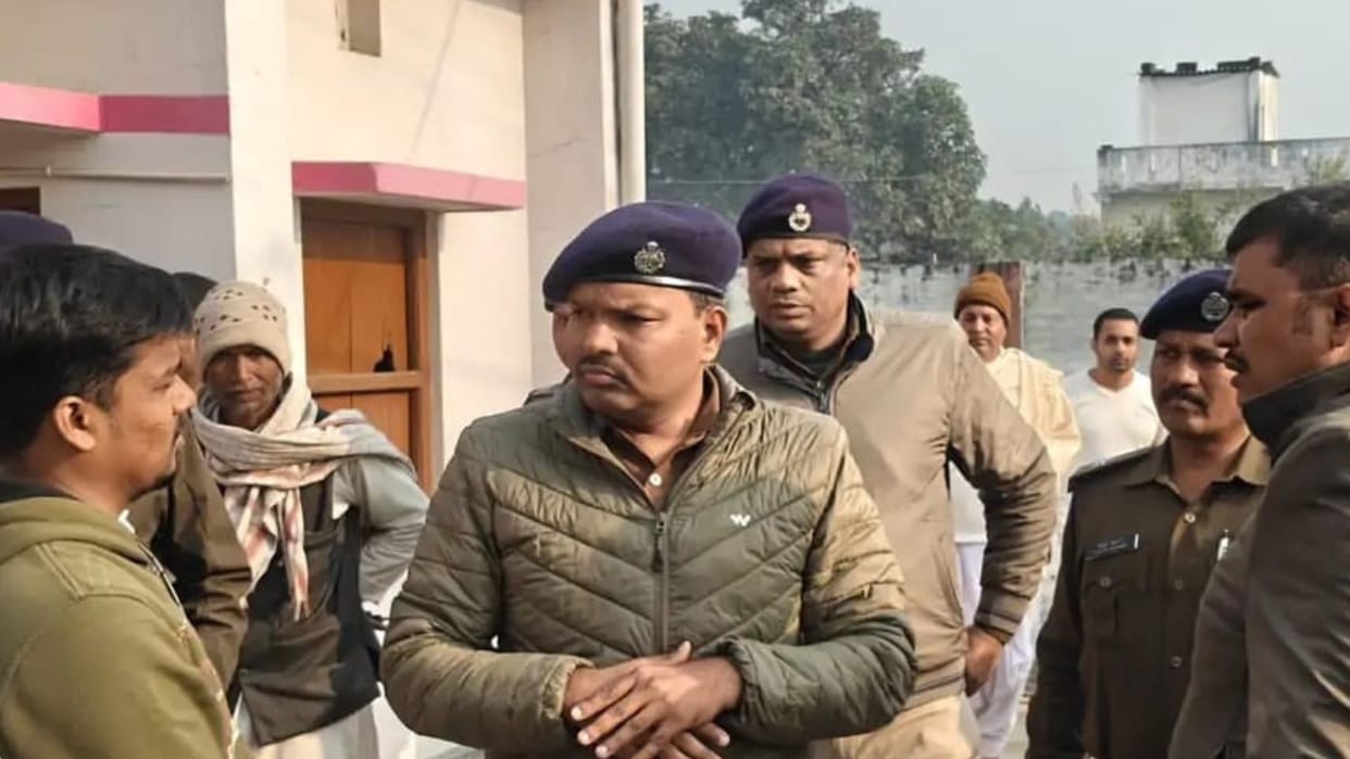 Bihar news madhubani news masked criminals  had looted the principal House in madhubani