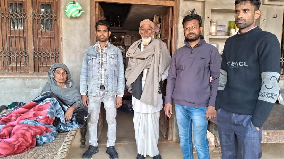 UP: Robbery of Rs 40 lakh by taking family hostage in Meerut, elderly woman beaten