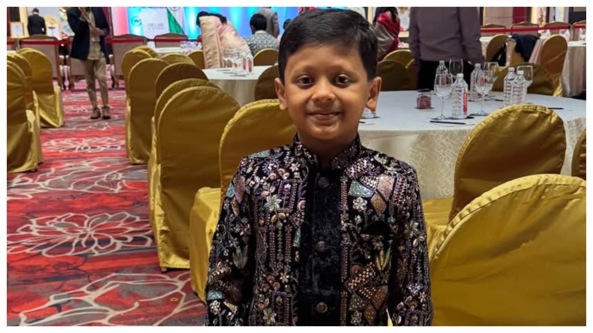 Reyaansh Khamkar young swimmer completed 30 km solo swim in Arabian Sea made world record