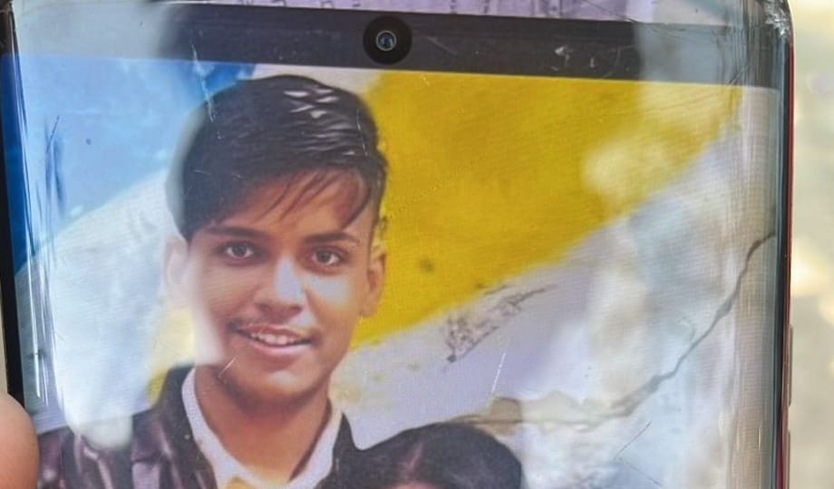 Competitive student hangs himself to death, six students, including a girl student, accused of harassing him