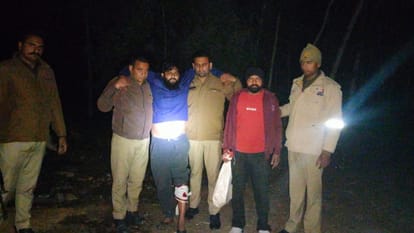 पुलिस की गिरफ्त में आरोपी