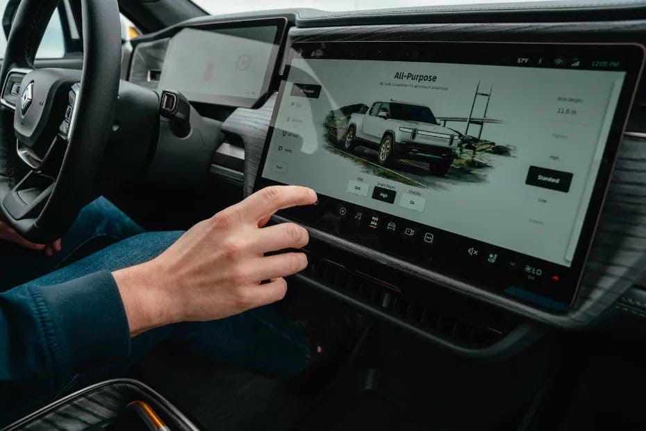 China Plans to Mandate Physical Buttons in Cars, Challenging the Touchscreen-Only Trend