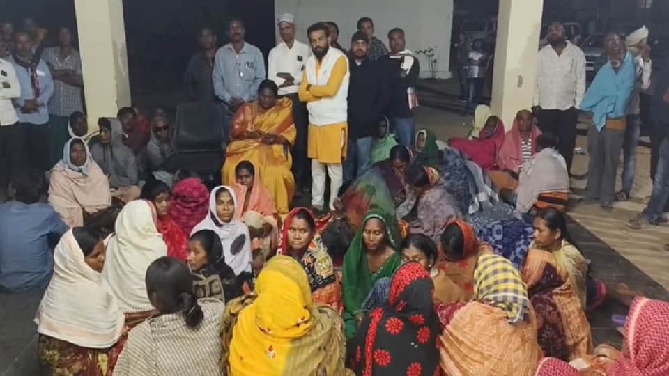 People protest against Godavari Solar Plant in Mahasamund