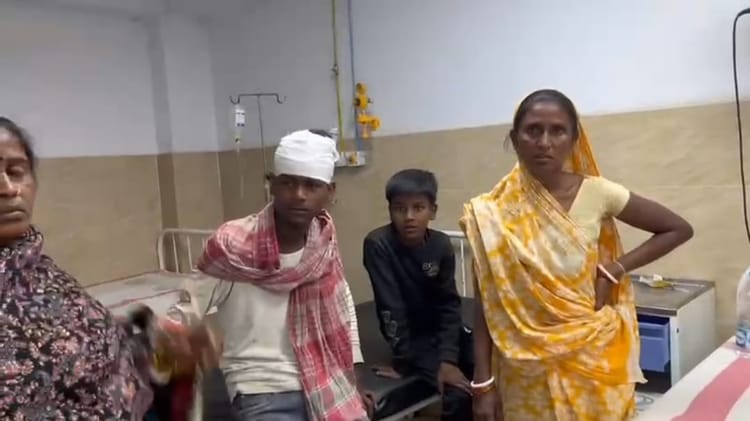 Bihar News: बच्चों के झगड़े ने लिया हिंसक रूप, मलाही गांव में 12 घायल; दो पक्षों में चले लाठी-डंडे व पत्थर