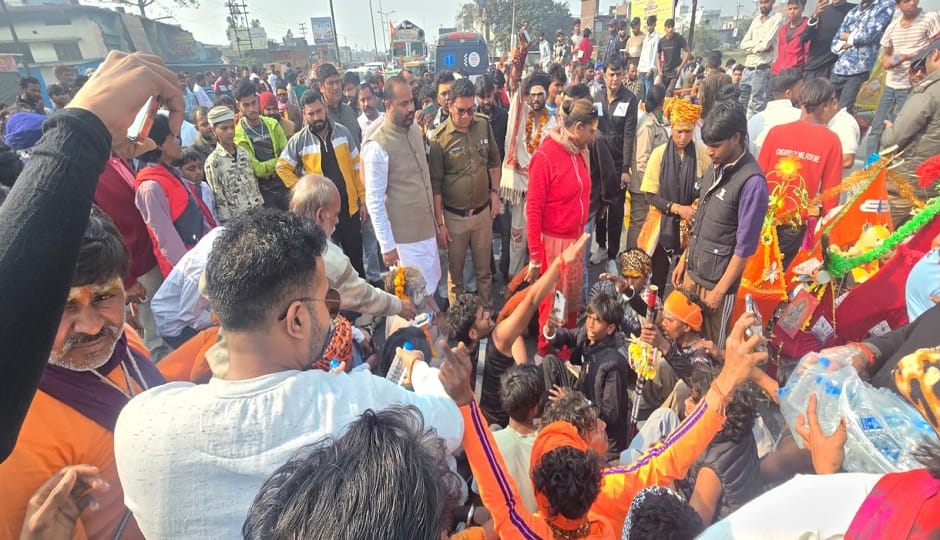 Kanwariyas create ruckus after bike collision in Rudrapur