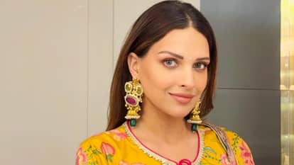 रोहित शेट्टी और रणवीर सिंह के बाद बिश्नोई गैंग के निशाने पर आई ये एक्ट्रेस, फोन पर धमकाकर मांगे करोड़ों रुपये Himanshi Khurana Gets An Extortion Call From Lawrence Gang Demanding 10 Crore Rupees