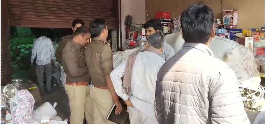 Burglars Break Through Roof of Utensil Shop in Govardhan Steal 5 Lakh Cash and Laptop