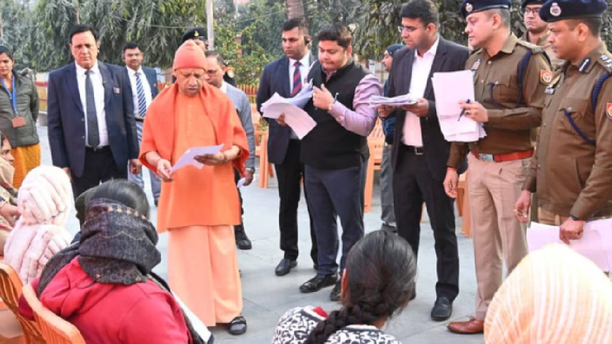 Janta Darshan: CM Yogi said FIR should be filed against those who filed wrong investigation reports, heard t