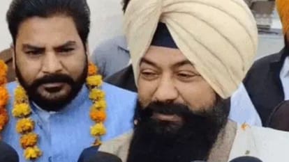 पत्रकारों से बात करते जसवीर गढ़ी
