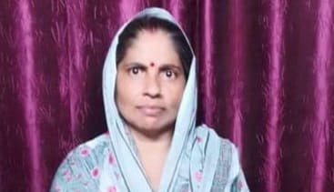 Kanpur Dumper truck hits bike mother dies and son narrowly escapes body sent for postmortem