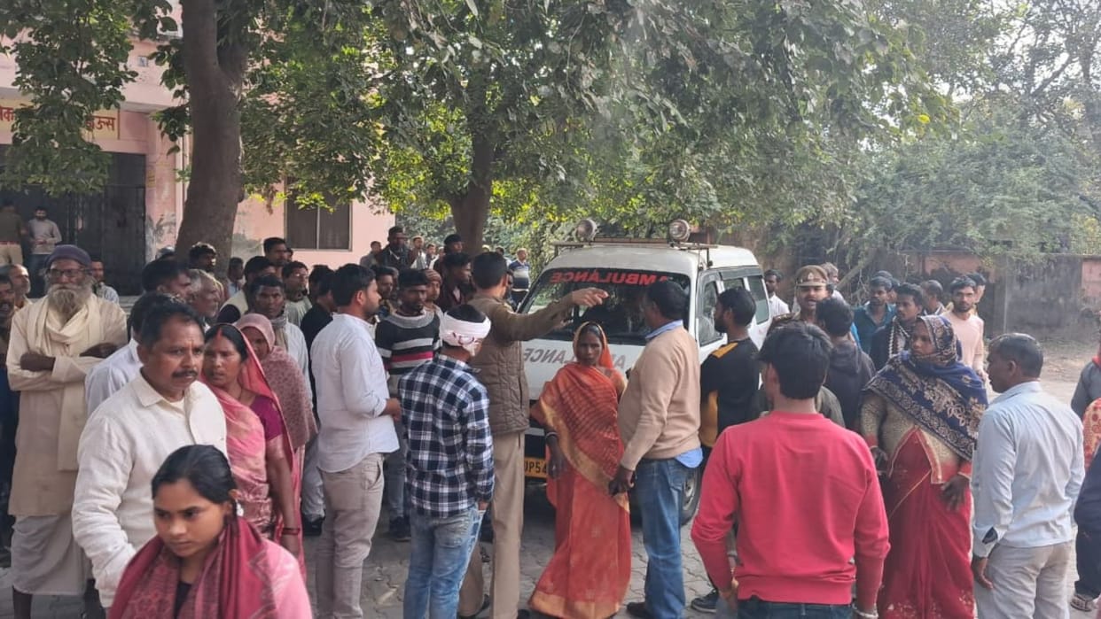 woman committed suicide by hanging herself in Azamgarh