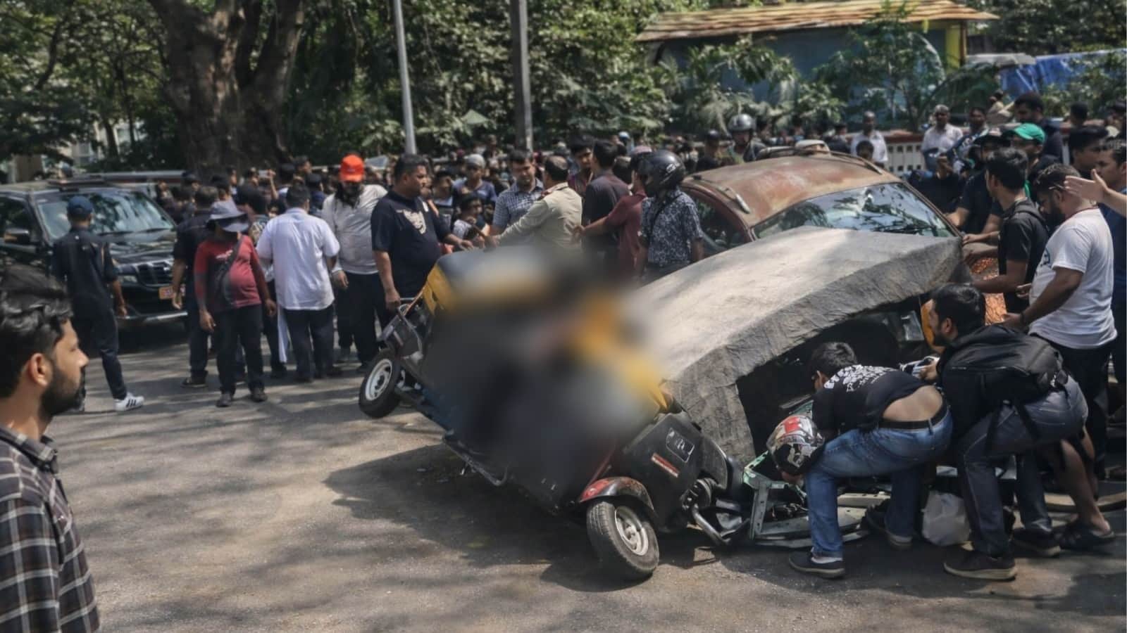 मुंबई में निर्माणधीन मेट्रो का पिलर गिरा, कई घायल