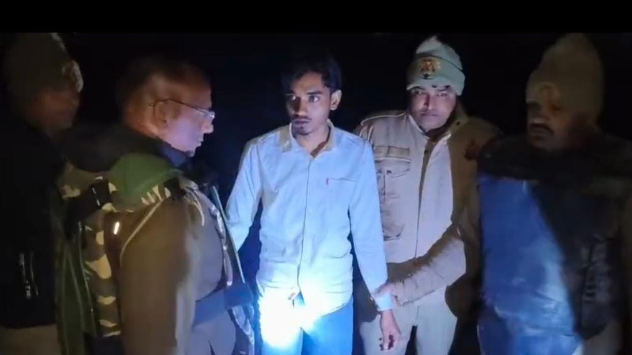 Bullets exchanged between police and criminals two injured three arrested in Azamgarh
