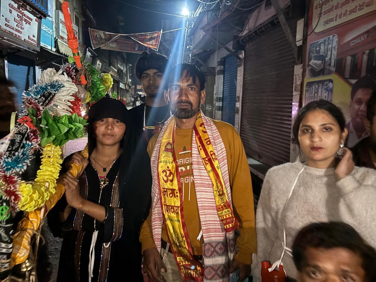 Muslim woman embarks on 100-km Kanwar Yatra carrying Kanwar in burqa with live-in partner