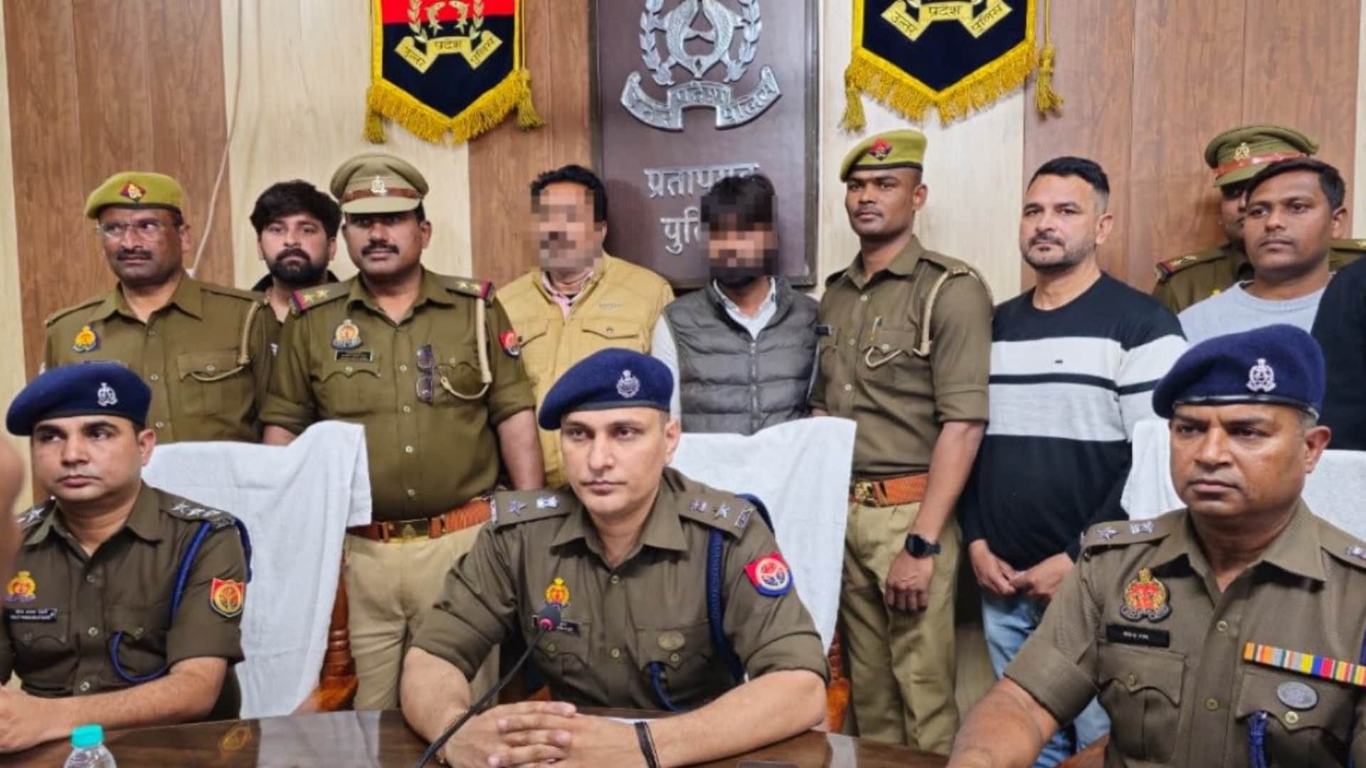 प्रतापगढ़ पुलिस ने असलहा तस्करों को किया गिरफ्तार।