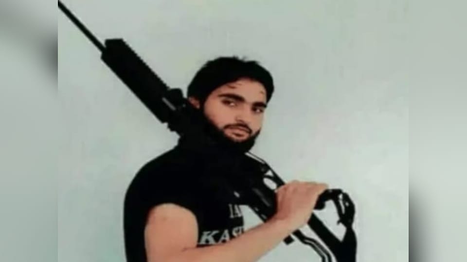 UP: Pakistani terrorist Shahzad Bhatti's photo posted with a weapon, youth from Shamli detained