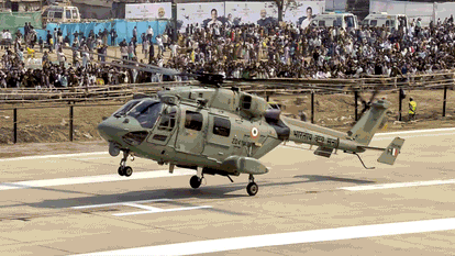 सुखोई-30 से राफेल तक:असम हाईवे एयरस्ट्रिप पर वायुसेना का पराक्रम, चीनी सीमा के पास भारतीय वीरों ने दिखाया दम - Pm Modi Assam Visit To Inaugurate Emergency Landing ...