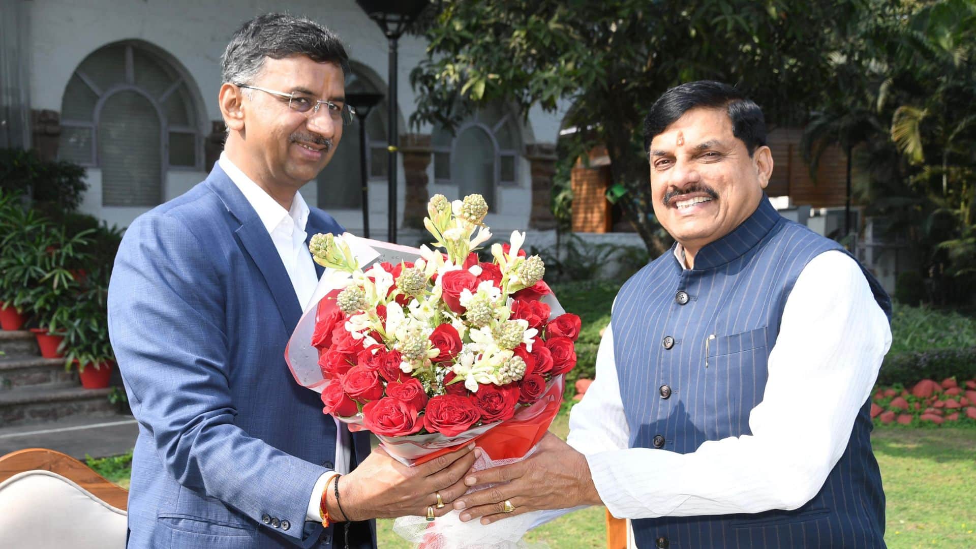 सीएम डॉ. मोहन यादव से नवपदस्थ आयुक्त (जनसम्पर्क) मनीष सिंह ने मुलाकात की