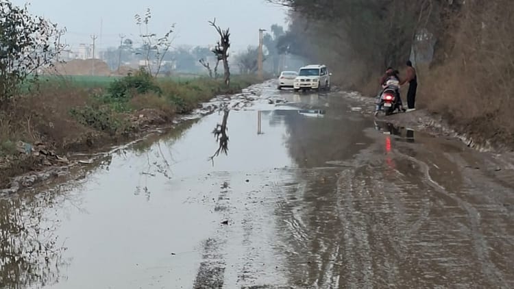 Punjab: बरनाला-धुरी लिंक रोड की खस्ता हालत पर लोगों में रोष, वाहन चालकों को हो रही परेशानी