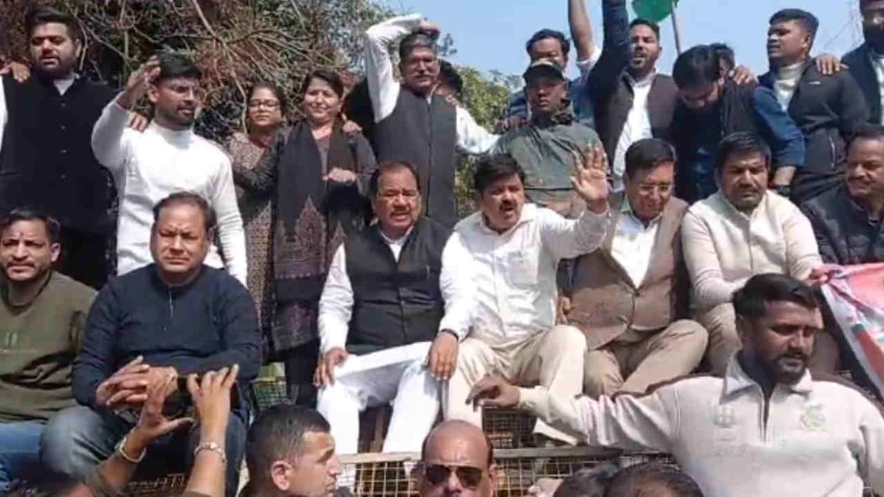 Congress workers protest in Dehradun over deteriorating law and order situation Crime rise in Doon