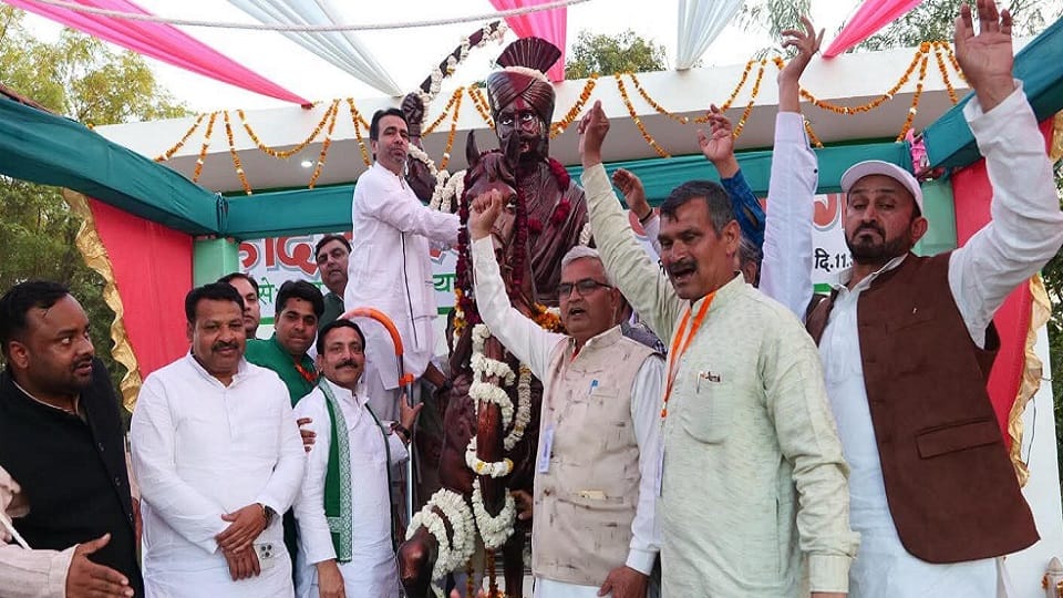 Gokula Jaat pratima anavaran