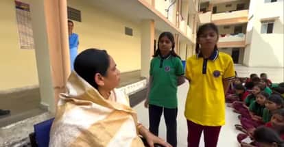 Indore: School children complained to the MLA about the principal, saying the principal uses casteist words.