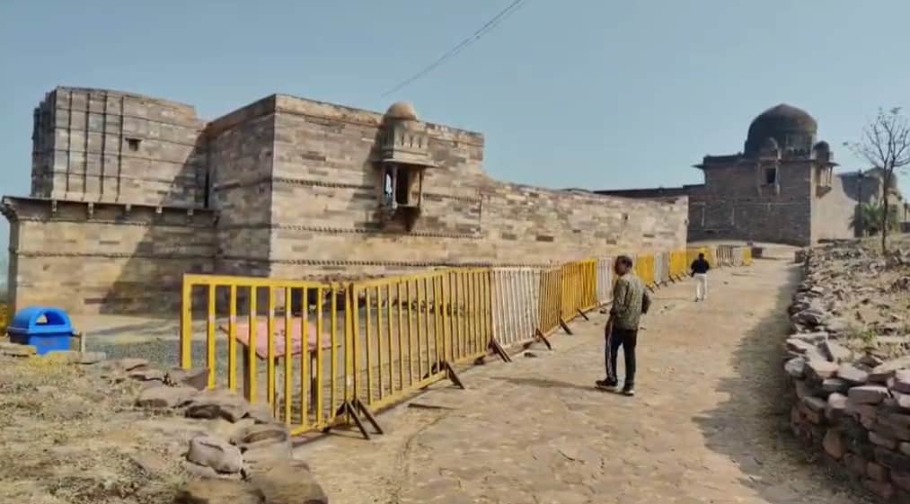 A grand fair is organised at Raisen Fort on Mahashivratri; the gates of Lord Shiva will open
