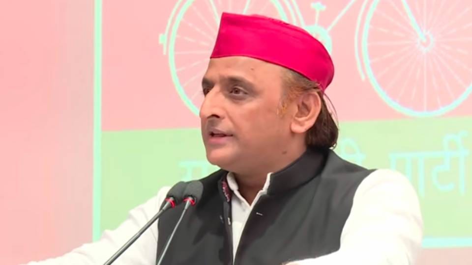 Naseemuddin Siddiqui joins Samajwadi Party in Akhilesh Yadav presence ending speculation
