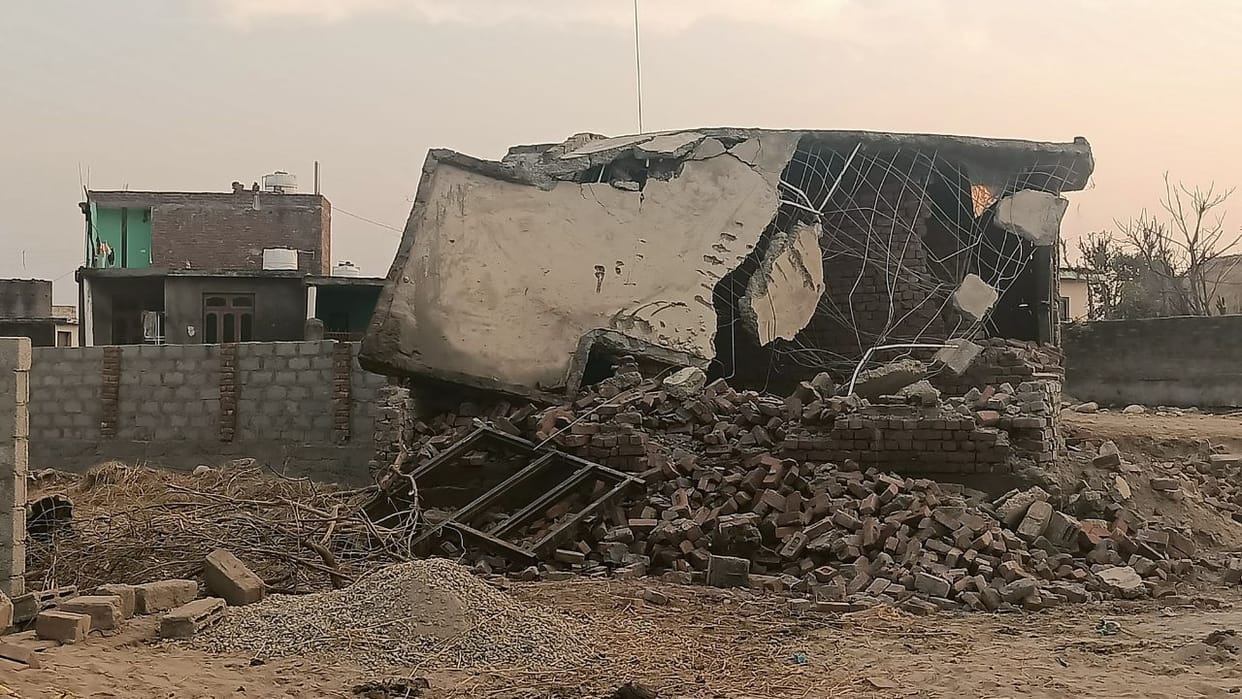 Stone pelting on revenue and JDA team that went to remove encroachment in Belicharana
